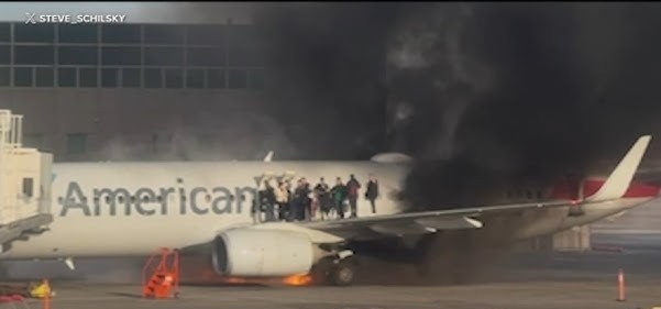 अमेरिकी एयरलाइन्सको विमानमा आगो लागि,