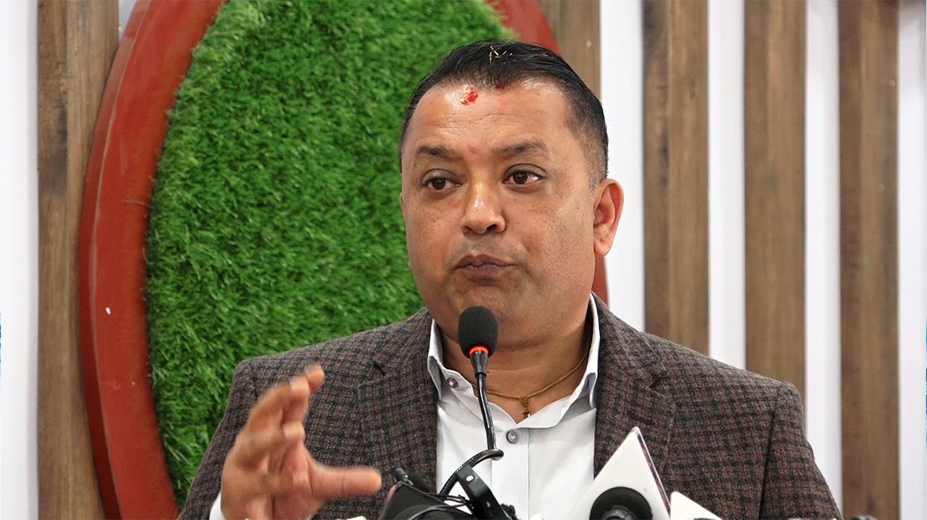 हैजाका बिरामीको अवस्था बुझ्न नारायणी अस्पताल पुगे नेपाली कांग्रेसका महामन्त्री गगन थापा,