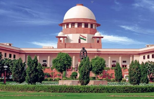 भारतीय सर्वोच्च अदालतमा वकीलद्वारा प्रधानन्यायाधीशमाथि जुत्ता प्रहार,
