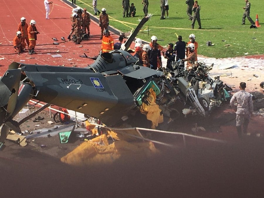 मलेसियामा सैन्य हेलिकप्टर दुर्घटना हुँदा १० को मृत्यु ।